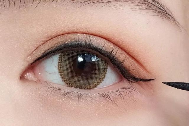 How To Get Rid Of Lines Under Eyes Easily